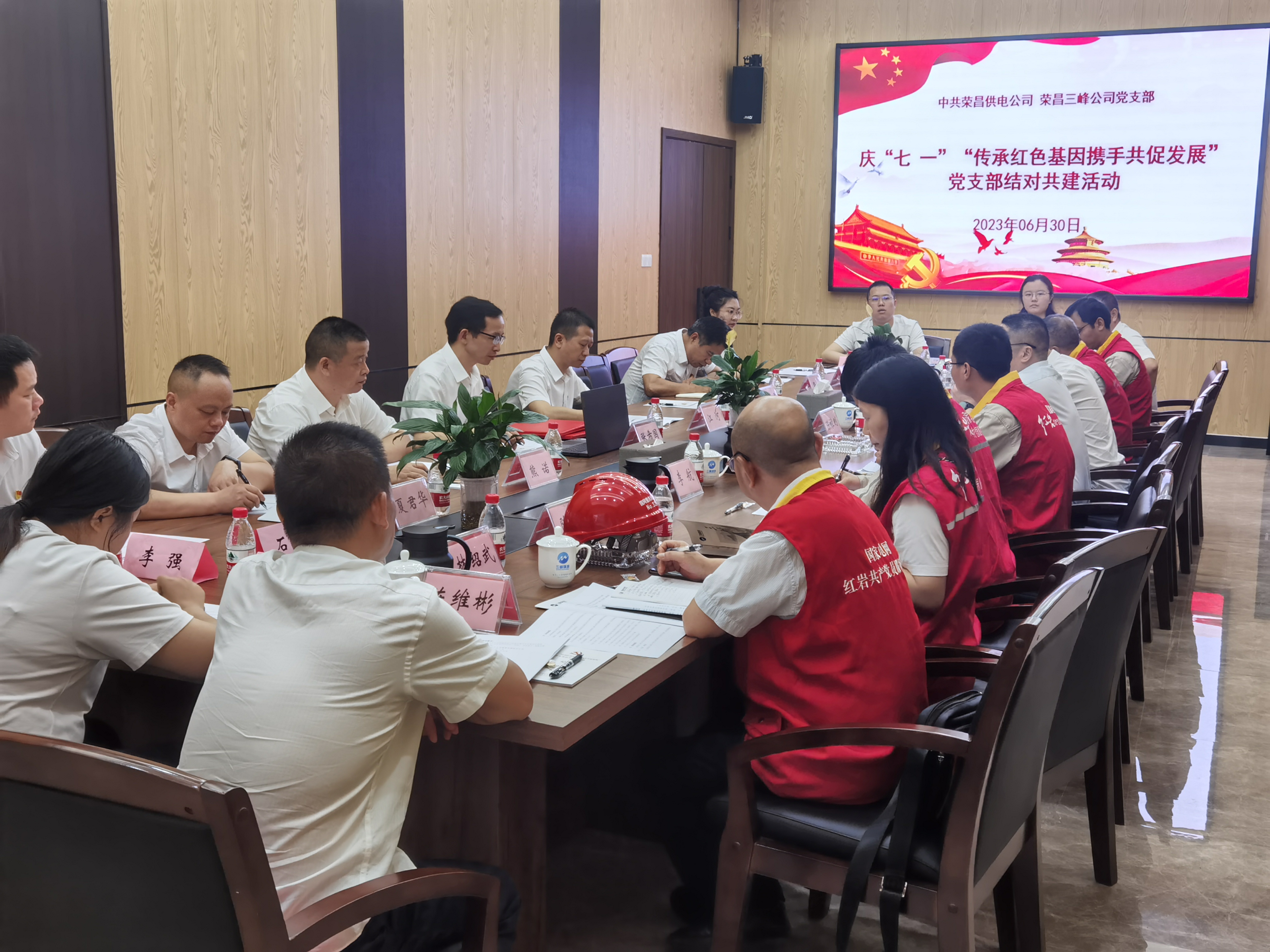 1、共同學習慶“七一”.jpg 1、共同學習慶“七一”.jpg